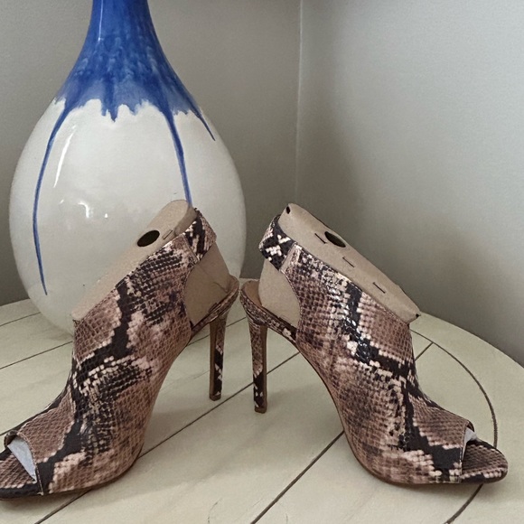 Jessica Simpson Baja Snake Embossed Jelinsia Wrap Open-Toe Bootie NWT - Picture 5 of 6